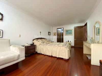 Apartamento de 3 alcobas en venta en Los Rosales, Bogotá, 190 m² · foto 11 de 19