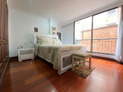 Apartamento de 3 alcobas en venta en Los Rosales, Bogotá, 190 m² · foto 13 de 19