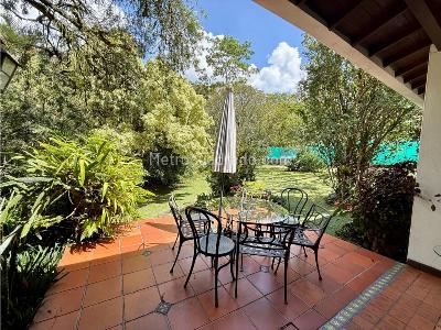 Casa de 3 alcobas en venta en Loma De Las Brujas, Envigado, 1451 m² · foto 2 de 20