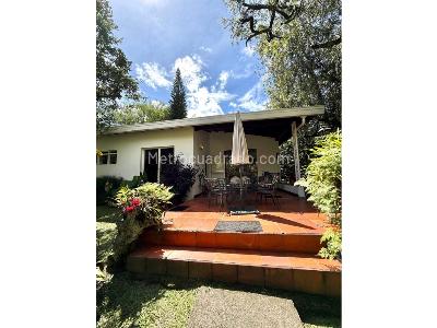 Casa de 3 alcobas en venta en Loma De Las Brujas, Envigado, 1451 m² · foto 3 de 20