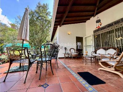 Casa de 3 alcobas en venta en Loma De Las Brujas, Envigado, 1451 m² · foto 5 de 20