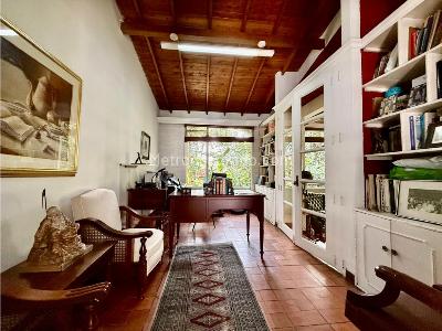 Casa de 3 alcobas en venta en Loma De Las Brujas, Envigado, 1451 m² · foto 10 de 20