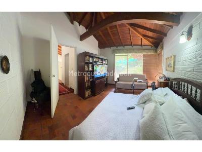 Casa de 3 alcobas en venta en Loma De Las Brujas, Envigado, 1451 m² · foto 11 de 20