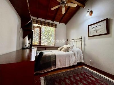 Casa de 3 alcobas en venta en Loma De Las Brujas, Envigado, 1451 m² · foto 12 de 20