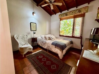 Casa de 3 alcobas en venta en Loma De Las Brujas, Envigado, 1451 m² · foto 13 de 20