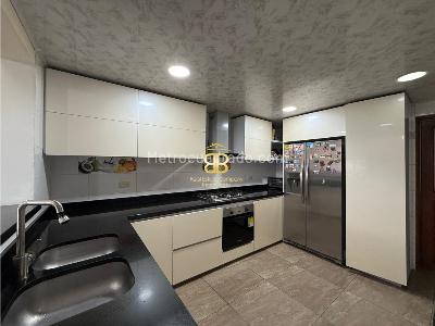 Casa de 3 alcobas en venta en San Jose De Bavaria, Bogotá, 373 m² · foto 9 de 20