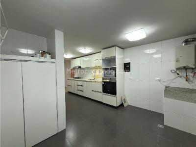 Apartamento de 2 alcobas en venta en Chico, Bogotá, 138 m² · foto 17 de 20