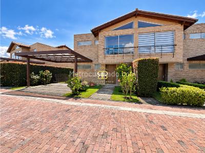 $1.200.000.000 en Condominio Residencial Bosque De La Montaña