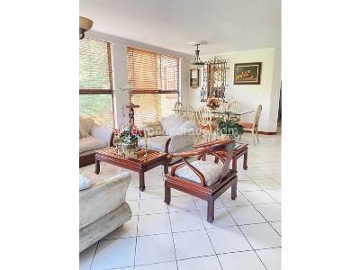 Apartamento de 2 alcobas en venta en El Poblado, Medellín, 120 m² · foto 3 de 12