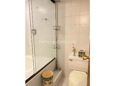 Apartamento de 2 alcobas en venta en El Poblado, Medellín, 120 m² · foto 5 de 12