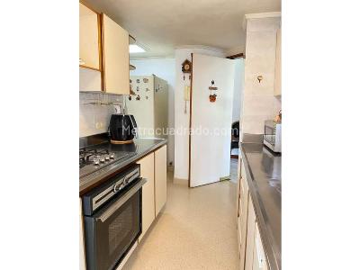 Apartamento de 2 alcobas en venta en El Poblado, Medellín, 120 m² · foto 6 de 12