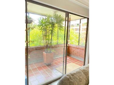 Apartamento de 2 alcobas en venta en El Poblado, Medellín, 120 m² · foto 10 de 12