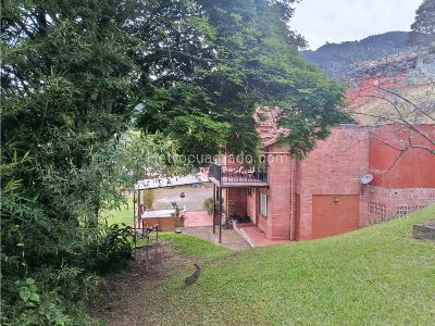 Casa de 3 alcobas en venta en Loma Del Escobero, Envigado, 300 m² · foto 4 de 17
