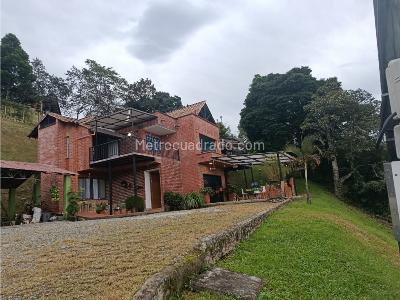 Casa de 3 alcobas en venta en Loma Del Escobero, Envigado, 300 m² · foto 5 de 17