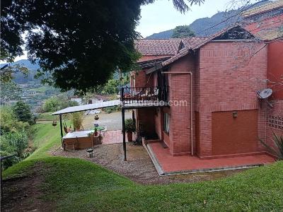Casa de 3 alcobas en venta en Loma Del Escobero, Envigado, 300 m² · foto 7 de 17