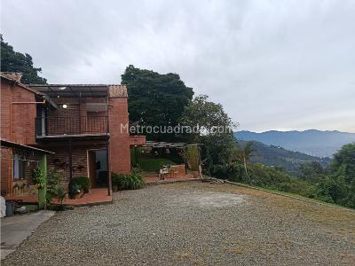 Casa de 3 alcobas en venta en Loma Del Escobero, Envigado, 300 m² · foto 8 de 17