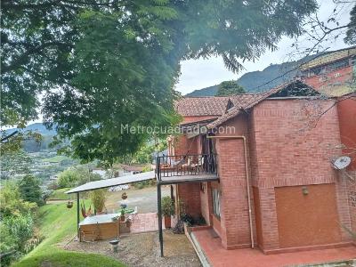 Casa de 3 alcobas en venta en Loma Del Escobero, Envigado, 300 m² · foto 10 de 17