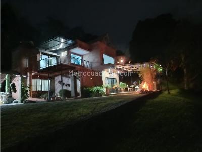 Casa de 3 alcobas en venta en Loma Del Escobero, Envigado, 300 m² · foto 13 de 17