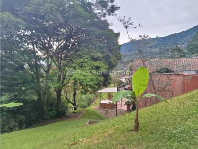 Casa de 3 alcobas en venta en Loma Del Escobero, Envigado, 300 m² · foto 14 de 17