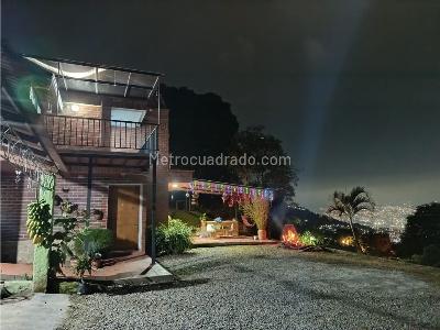 Casa de 3 alcobas en venta en Loma Del Escobero, Envigado, 300 m² · foto 15 de 17