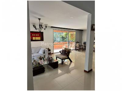 Casa de 4 alcobas en venta en Benedictinos, Envigado, 390 m² · foto 2 de 20
