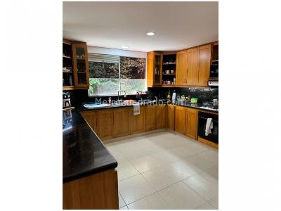Casa de 4 alcobas en venta en Benedictinos, Envigado, 390 m² · foto 9 de 20