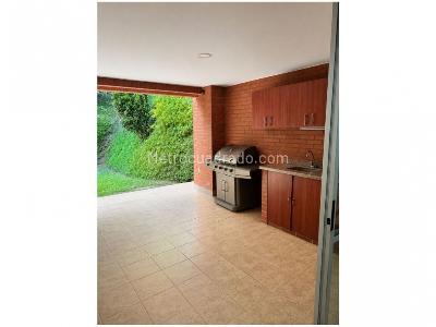 Casa de 4 alcobas en venta en Benedictinos, Envigado, 390 m² · foto 17 de 20
