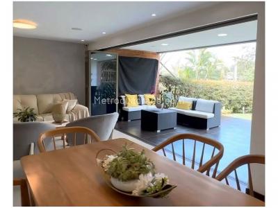 Casa de 3 alcobas en venta en Loma Del Chocho, Envigado, 246 m² · foto 2 de 17