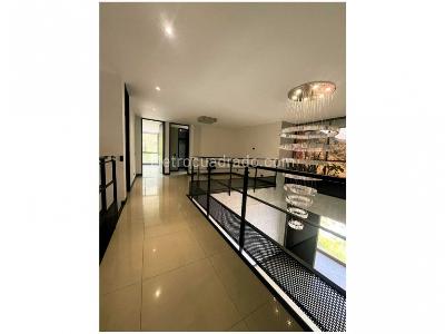 Apartamento de 3 alcobas en venta en El Poblado, Medellín, 272 m² · foto 2 de 15