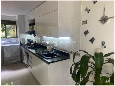 Apartamento de 3 alcobas en venta en El Poblado, Medellín, 86 m² · foto 2 de 12