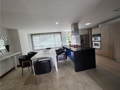 Apartamento de 3 alcobas en venta en El Poblado, Medellín, 227 m² · foto 5 de 6
