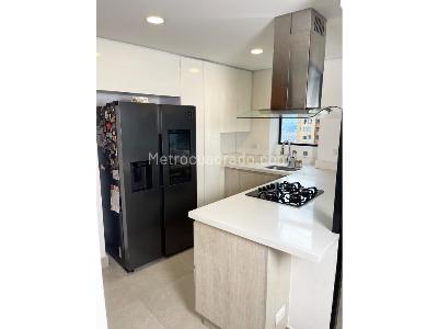 Apartamento de 3 alcobas en venta en Loma De Las Brujas, Medellín, 147 m² · foto 4 de 6
