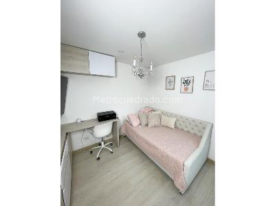 Apartamento de 3 alcobas en venta en Loma De Las Brujas, Medellín, 147 m² · foto 5 de 6