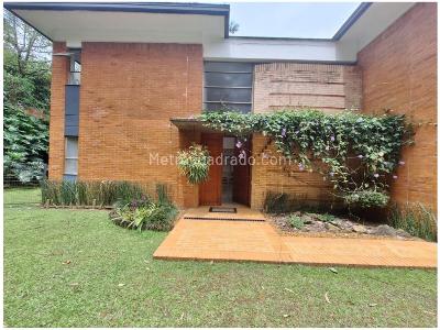 Casa de 4 alcobas en venta en El Poblado, Medellín, 709 m² · foto 2 de 20