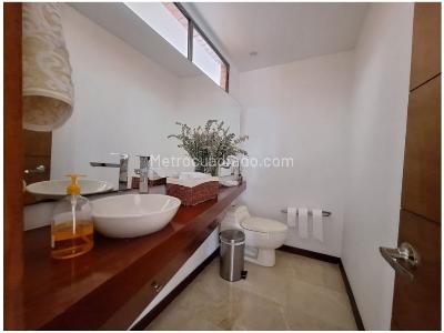Casa de 4 alcobas en venta en El Poblado, Medellín, 709 m² · foto 11 de 20