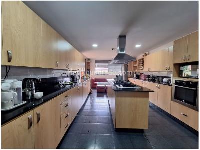 Casa de 4 alcobas en venta en El Poblado, Medellín, 709 m² · foto 13 de 20