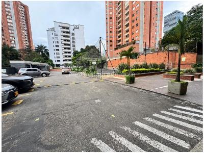 Apartamento en venta en El Poblado, Medellín · foto 2 de 14