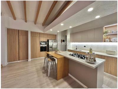 Casa de 3 alcobas en venta en Loma Del Escobero, Envigado, 300 m² · foto 5 de 15