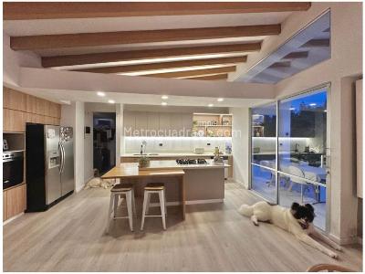 Casa de 3 alcobas en venta en Loma Del Escobero, Envigado, 300 m² · foto 7 de 15