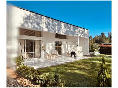 Casa de 3 alcobas en venta en Loma Del Escobero, Envigado, 300 m² · foto 14 de 15
