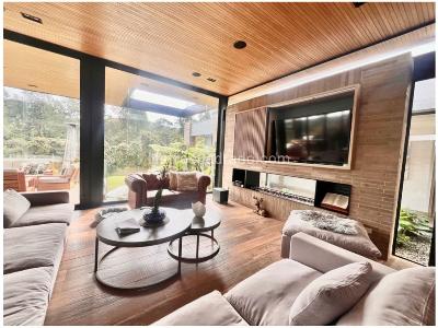 Casa de 4 alcobas en venta en Alro Del Escobero, Envigado, 500 m² · foto 2 de 20