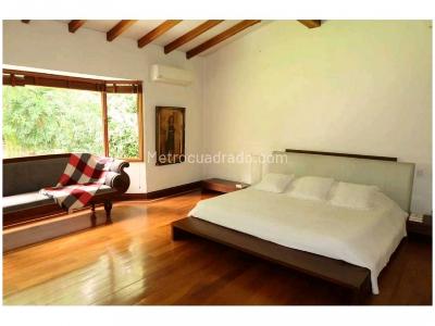 Casa de 4 alcobas en venta en El Poblado, Medellín, 523 m² · foto 6 de 8