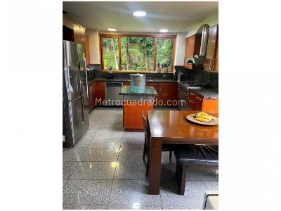 Casa de 4 alcobas en venta en El Poblado, Medellín, 523 m² · foto 7 de 8