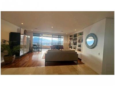 Apartamento de 3 alcobas en venta en El Poblado, Medellín, 265 m² · foto 2 de 18