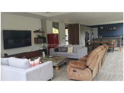 Casa de 4 alcobas en venta en Loma Del Escobero, Envigado, 514 m² · foto 2 de 20