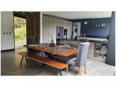 Casa de 4 alcobas en venta en Loma Del Escobero, Envigado, 514 m² · foto 4 de 20