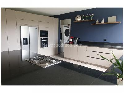 Casa de 4 alcobas en venta en Loma Del Escobero, Envigado, 514 m² · foto 12 de 20
