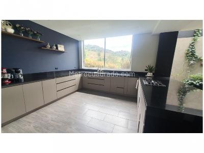 Casa de 4 alcobas en venta en Loma Del Escobero, Envigado, 514 m² · foto 16 de 20
