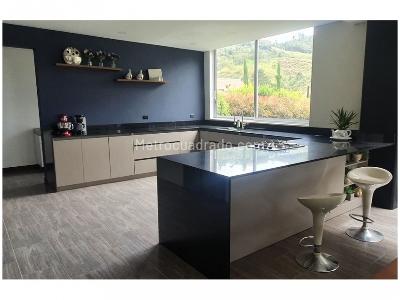 Casa de 4 alcobas en venta en Loma Del Escobero, Envigado, 514 m² · foto 17 de 20