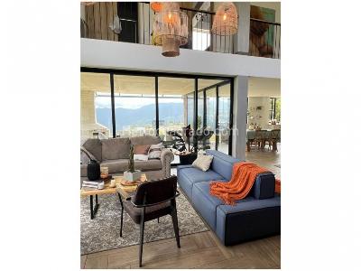 Casa de 4 alcobas en venta en Campestre Loma El Escobero, Envigado, 245 m² · foto 2 de 20